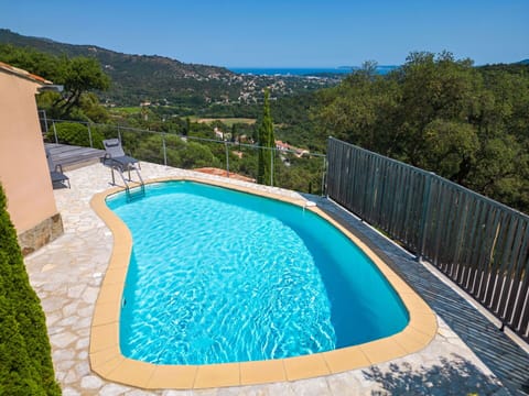 Water, Sky, Property, Building, Plant, Swimming Pool, Azure, Nature, Tree, Rectangle