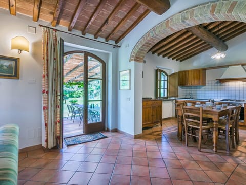 Property, Window, Picture Frame, Wood, Lighting, Interior Design, Architecture, Hall, Floor