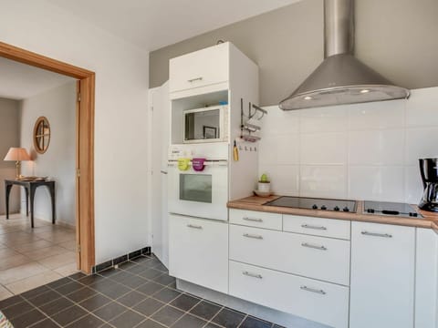 Room, Property, Furniture, Kitchen, Interior Design, Cabinetry, Building, Countertop, House, Floor