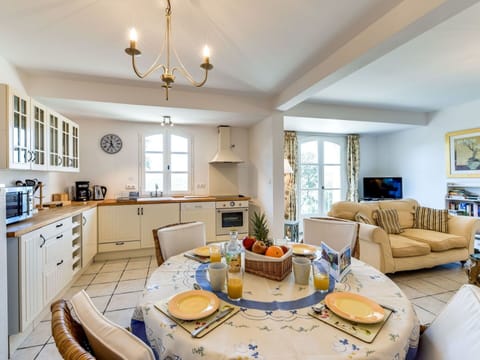 Room, Property, Furniture, Living Room, Interior Design, Building, Home, Yellow, Real Estate, House