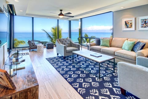 Living room with spectacular ocean views 