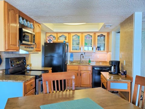 Fully equipped kitchen with new appliances