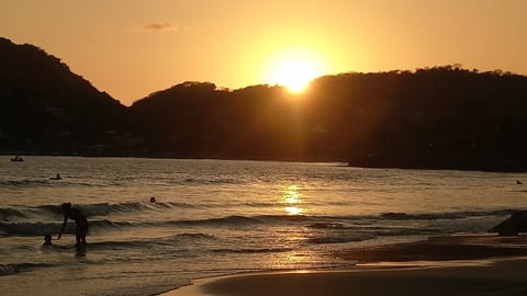 Beach nearby, sun loungers, beach towels