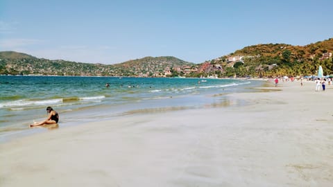 Beach nearby, sun loungers, beach towels