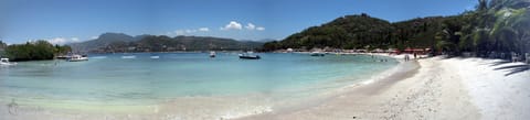 Beach nearby, sun loungers, beach towels