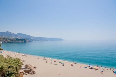 Beach nearby, sun loungers, beach towels