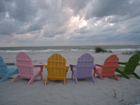 Beach nearby, sun loungers, beach towels