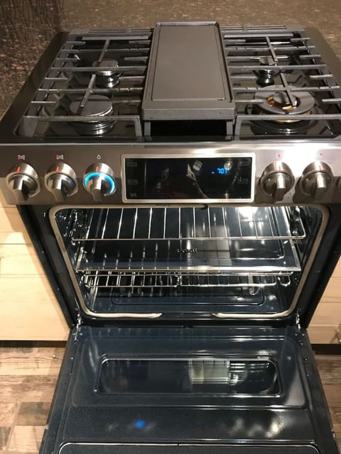 Stove with large capacity oven that splits into two smaller sections