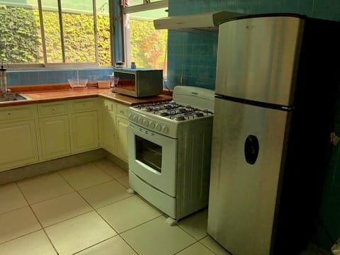 Fridge, microwave, oven, coffee/tea maker