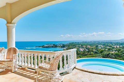 Outdoor pool, an infinity pool