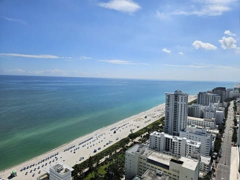 Beach nearby, sun loungers, beach towels