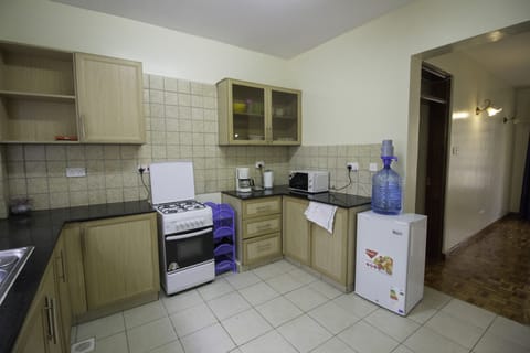 Fridge, microwave, oven, coffee/tea maker