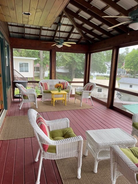 Fabulous screened in porch- 2 ceiling fans, and great breezes
