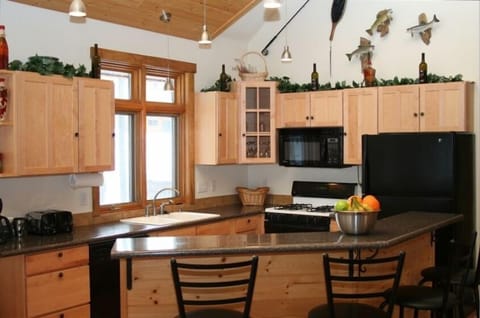 Gourmet Kitchen with island bar