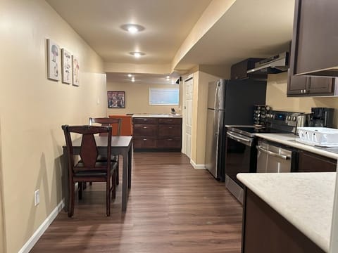 Kitchen & Dining Area 