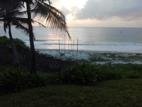 Beach nearby, sun loungers, beach towels