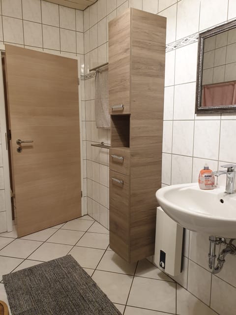 Combined shower/tub, hair dryer, towels, soap