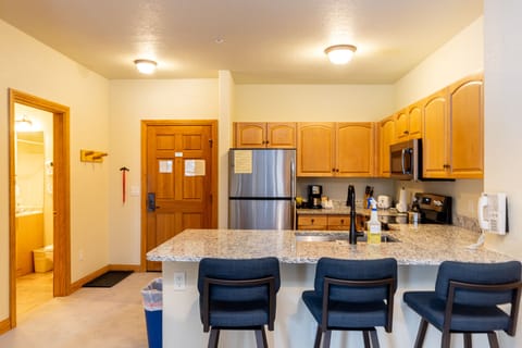 Kitchen and breakfast bar