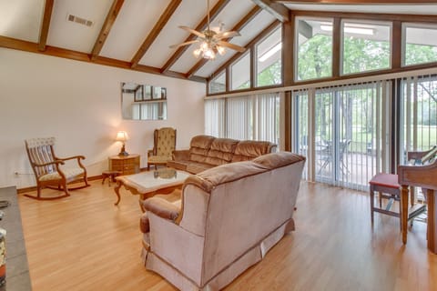 Gassville Vacation Rental | 4BR | 4BA | 3,500 Sq Ft | Step-Free Access