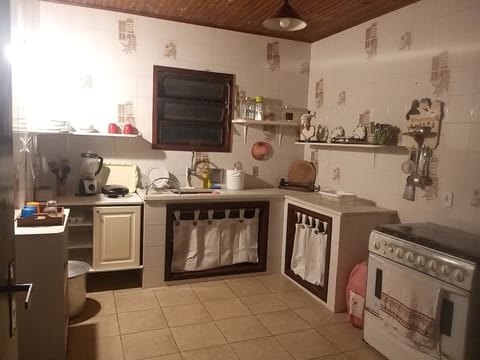 Fridge, oven, stovetop, cookware/dishes/utensils