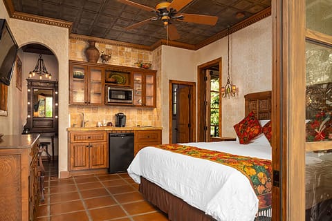 Casita Verde, kitchenette, private bath. Sleeps 2. City of Palm Springs #1623