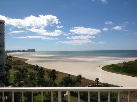 Balcony view of beach/Gulf of Mexico can be seen from both master and family rm