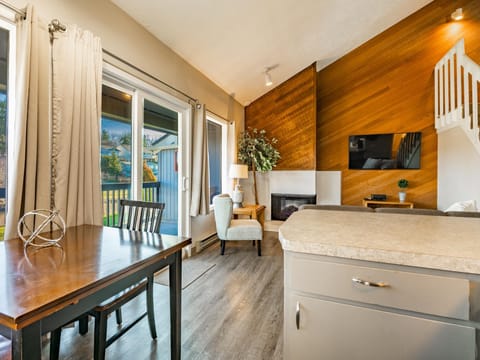 Cabana Club 208 - 2 Bedroom w/Loft Condo Condo in Birch Bay