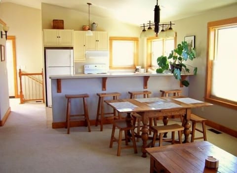 Enjoy convenience and flexibility in the full eat-in kitchen and dining area.
