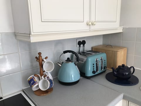 Time for tea; 4 slice toaster makes family breakfast a breeze.