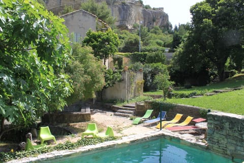 The pool and the house