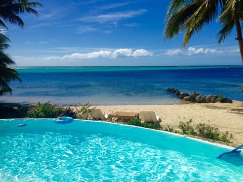 Beach nearby, sun loungers, beach towels