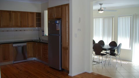 Full-size fridge, microwave, oven, stovetop