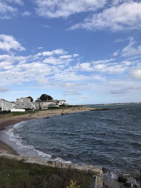 Beach nearby, sun loungers, beach towels