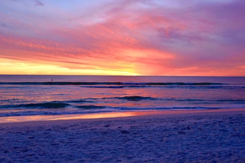 Beach nearby, sun loungers, beach towels