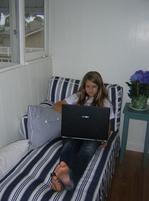 Small Extra Room /Office/Library With Ocean View