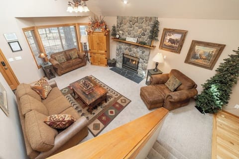 Great Room / Skylights / Vaulted Ceiling / Comfortable Furniture