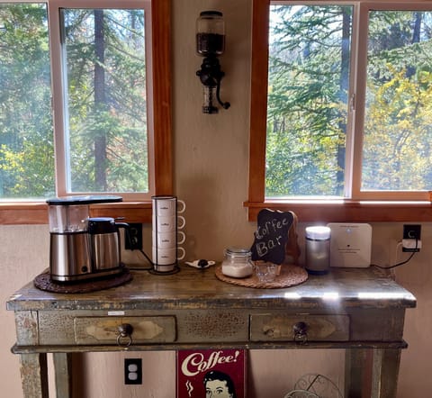 Rise ‘n shine! Ready for that first cup of joe? The coffee bar awaits!