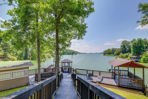 Dandridge Vacation Rental | 7BR | 4.5BA | 4,139 Sq Ft | Stairs Required