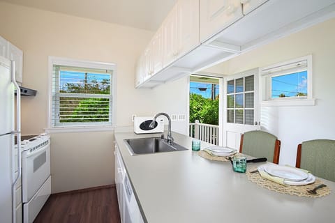 GUEST COTTAGE KITCHEN