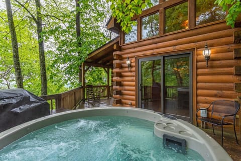 Laurel View Lodge Hot Tub
