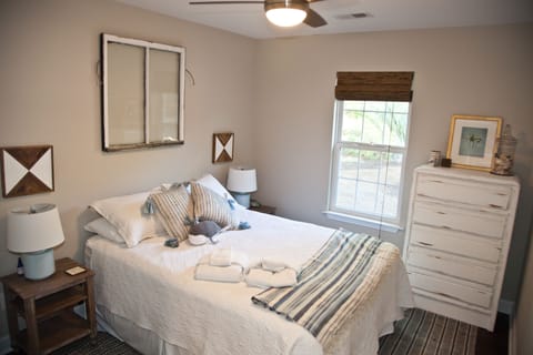 Comfortable and quiet Queen bedroom with nearby bath.