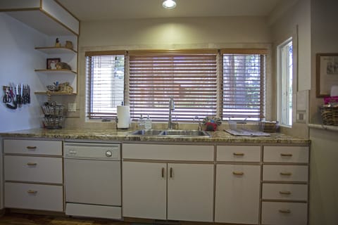 Fully equipped kitchen, spice drawer, condiments lots of pots & pans all sizes