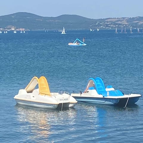 Beach nearby, sun loungers, beach towels