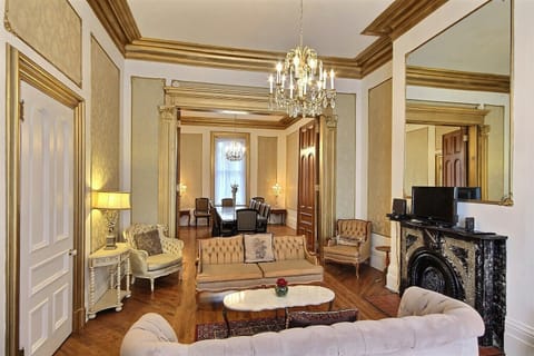 Suite Versailles - Grand Living Room