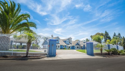 Welcome to the Hays Estate