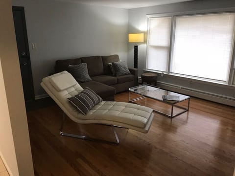 Well appointed and clutter free modern furniture