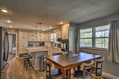 Get into the Lakeview way-of-life at this updated vacation rental!