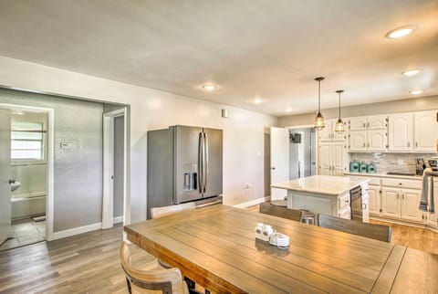 Dining Area | Dishware & Flatware Provided