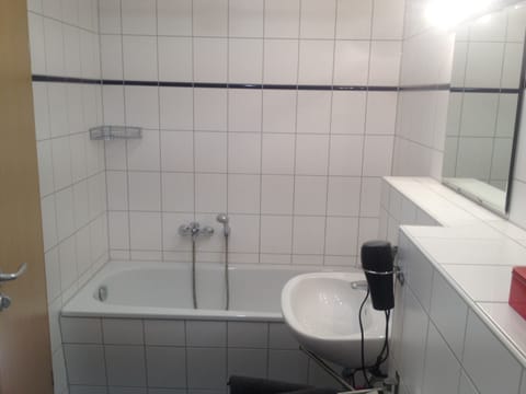 Combined shower/tub, hair dryer, towels, soap