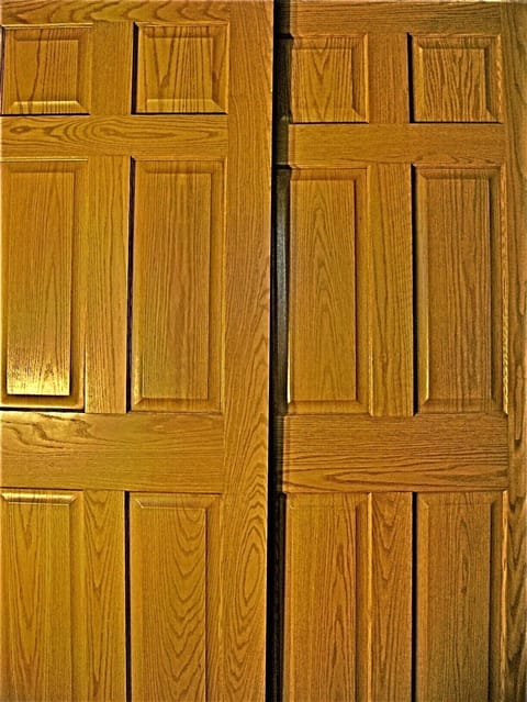 Beautiful solid oak doors, cabinets, trim and accents throughout!